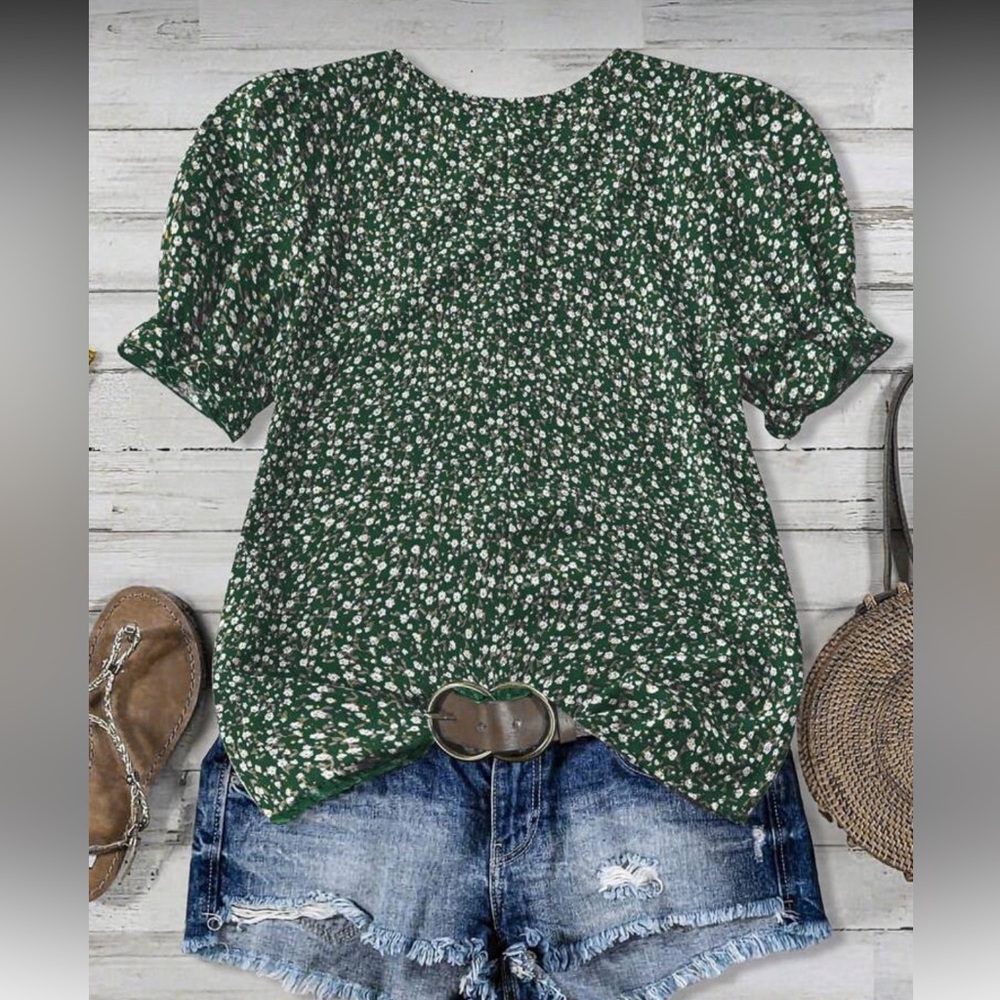Gorgeous Green Floral Blouse Size XL NWOT
